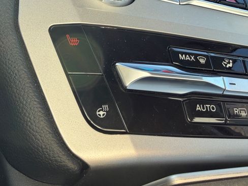 Used 2022 Ford Explorer XLT w/ Equipment Group 202A image 16