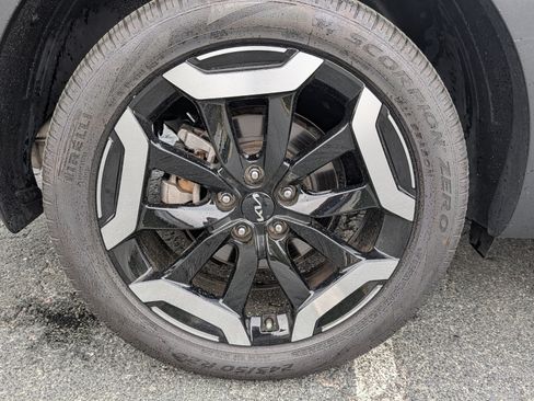 Used 2024 Kia Telluride EX w/ EX Captain's Chair Package image 9