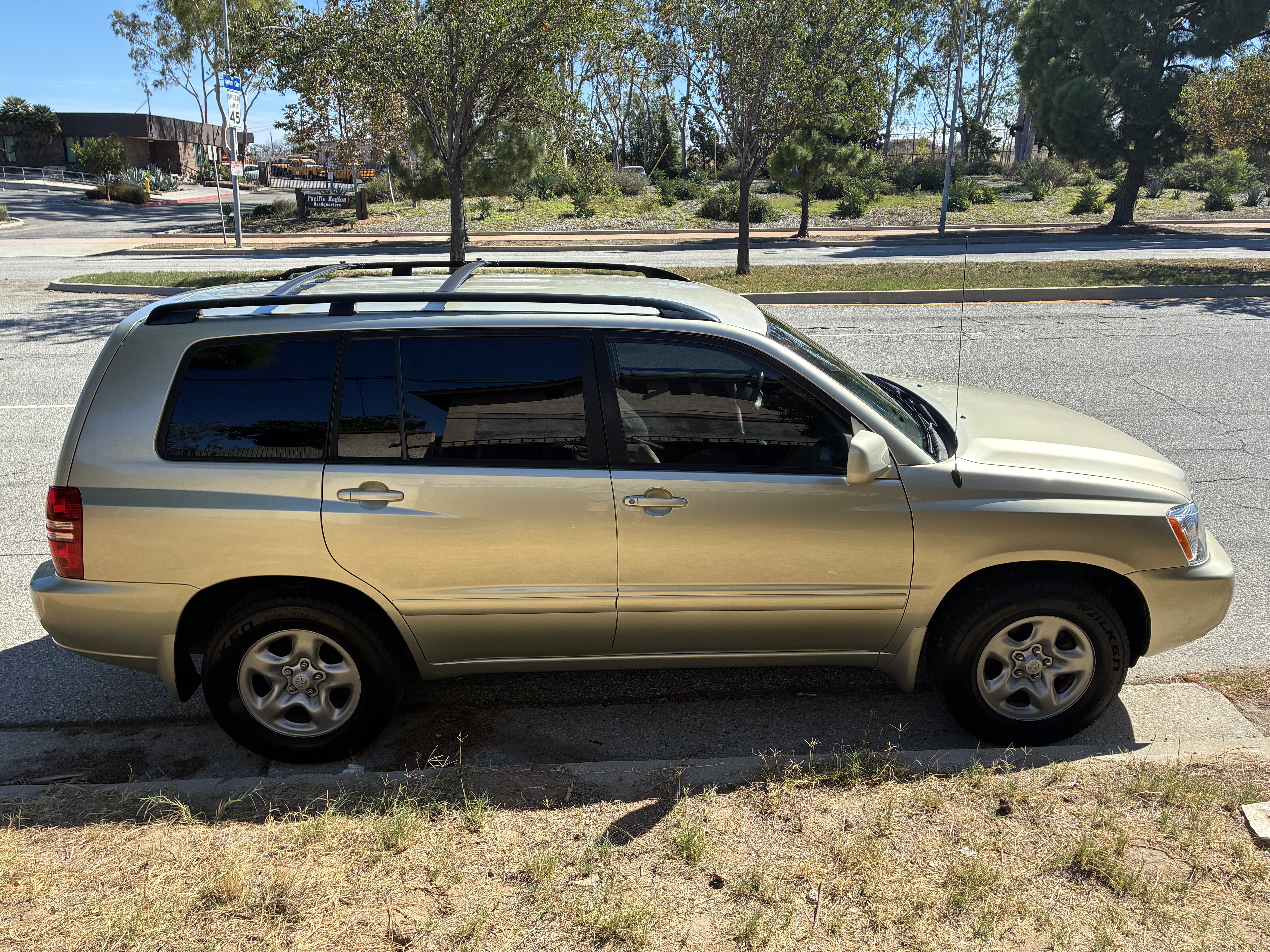 Used 2003 Toyota Highlander 2WD image 2