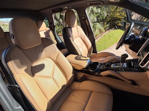 Used 2017 Porsche Cayenne S image 17