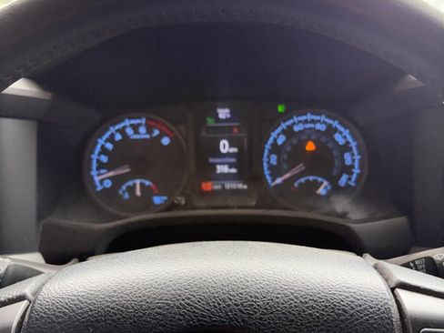 Used 2017 Toyota Tacoma TRD Sport w/ Tow Package (A/T) AWD/4WD image 10