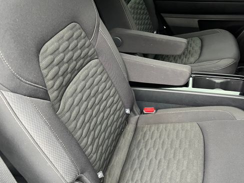 Used 2022 Nissan Pathfinder SV w/ SV Premium Package image 9