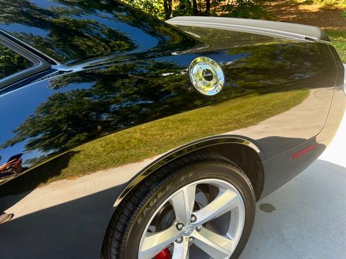 Used 2009 Dodge Challenger SRT8 w/ SRT Option Group II RWD image 9