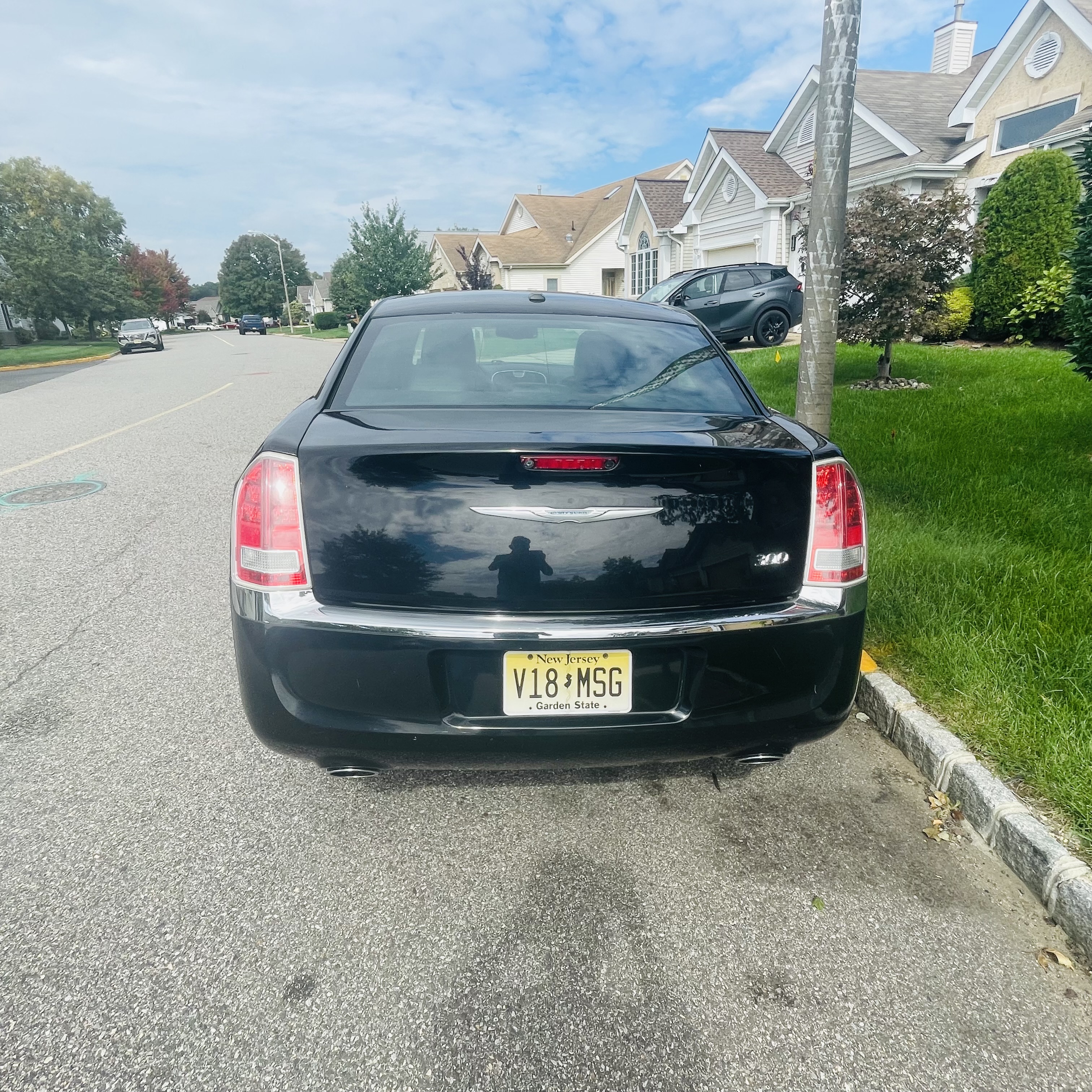Used 2014 Chrysler 300 w/ Driver Convenience Group RWD image 6
