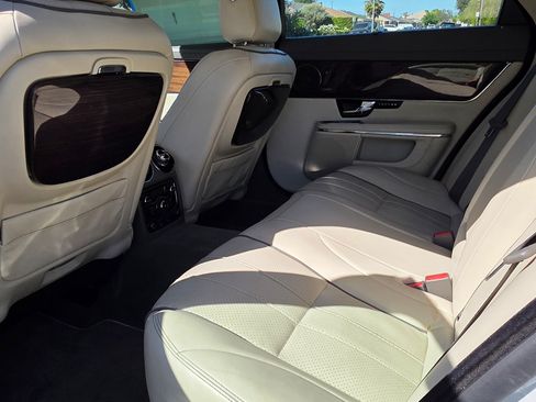 Used 2013 Jaguar XJ L Supercharged image 8