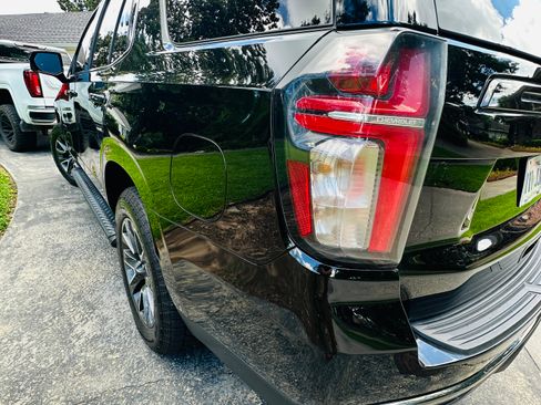 Used 2022 Chevrolet Tahoe Z71 w/ Luxury Package AWD/4WD image 5