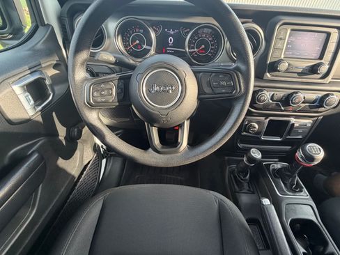 Used 2021 Jeep Gladiator Sport AWD/4WD image 16
