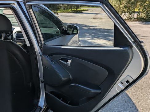 Used 2011 Hyundai Tucson Limited w/ Premium Pkg 3 image 31