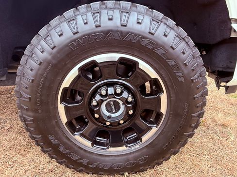 Used 2025 Ford F350 Platinum w/ Tremor Off-Road Package image 10