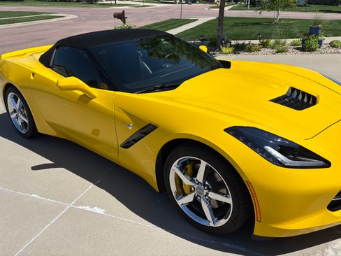 Used 2015 Chevrolet Corvette Stingray Convertible RWD image 4
