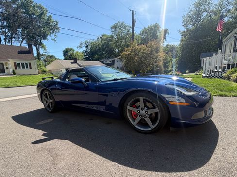 Used 2007 Chevrolet Corvette Coupe w/ Performance Package RWD image 10
