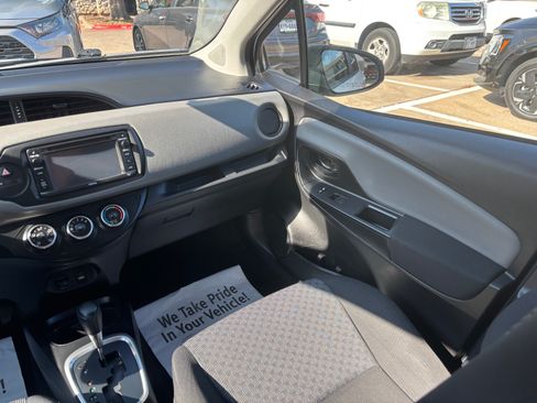 Used 2017 Toyota Yaris L image 19