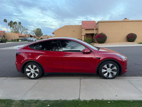 Used 2022 Tesla Model Y Performance image 5