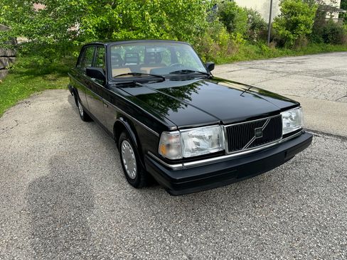 Used 1993 Volvo 240 Sedan RWD image 6