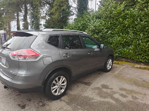 Used 2015 Nissan Rogue SV w/ SV Premium Package image 4