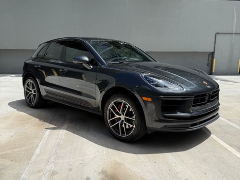Used 2023 Porsche Macan S AWD/4WD image 2