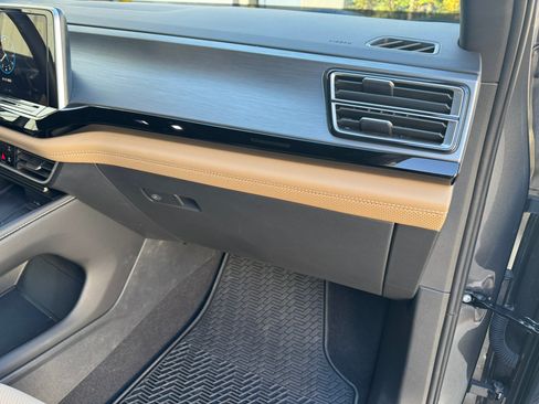 Used 2024 Volkswagen Atlas Cross Sport SE image 27