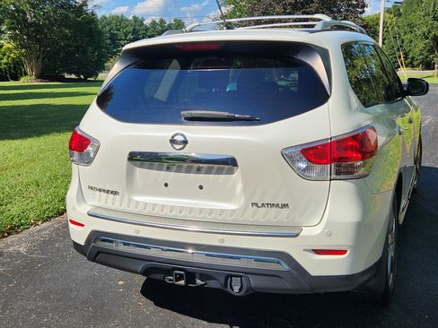 Used 2015 Nissan Pathfinder Platinum FWD image 5