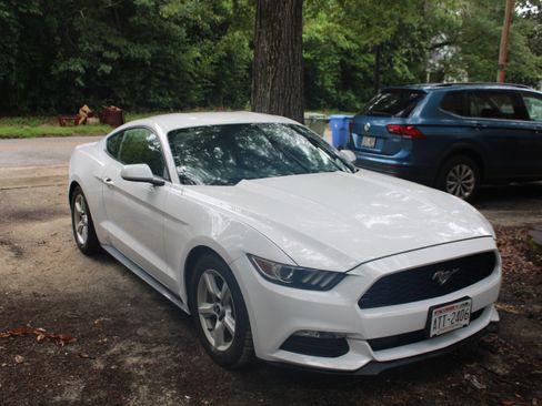 Used 2015 Ford Mustang Coupe image 2