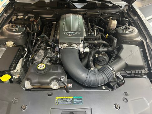 Used 2010 Ford Mustang GT Premium RWD image 9