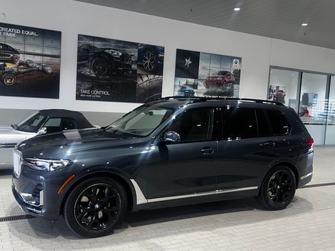 Used 2022 BMW X7 xDrive40i w/ Premium Package image 1