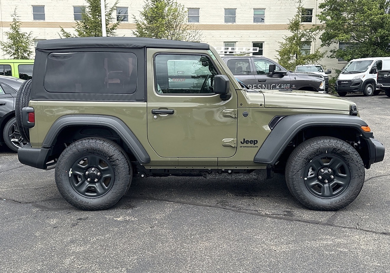 Used 2025 Jeep Wrangler Sport AWD/4WD image 6