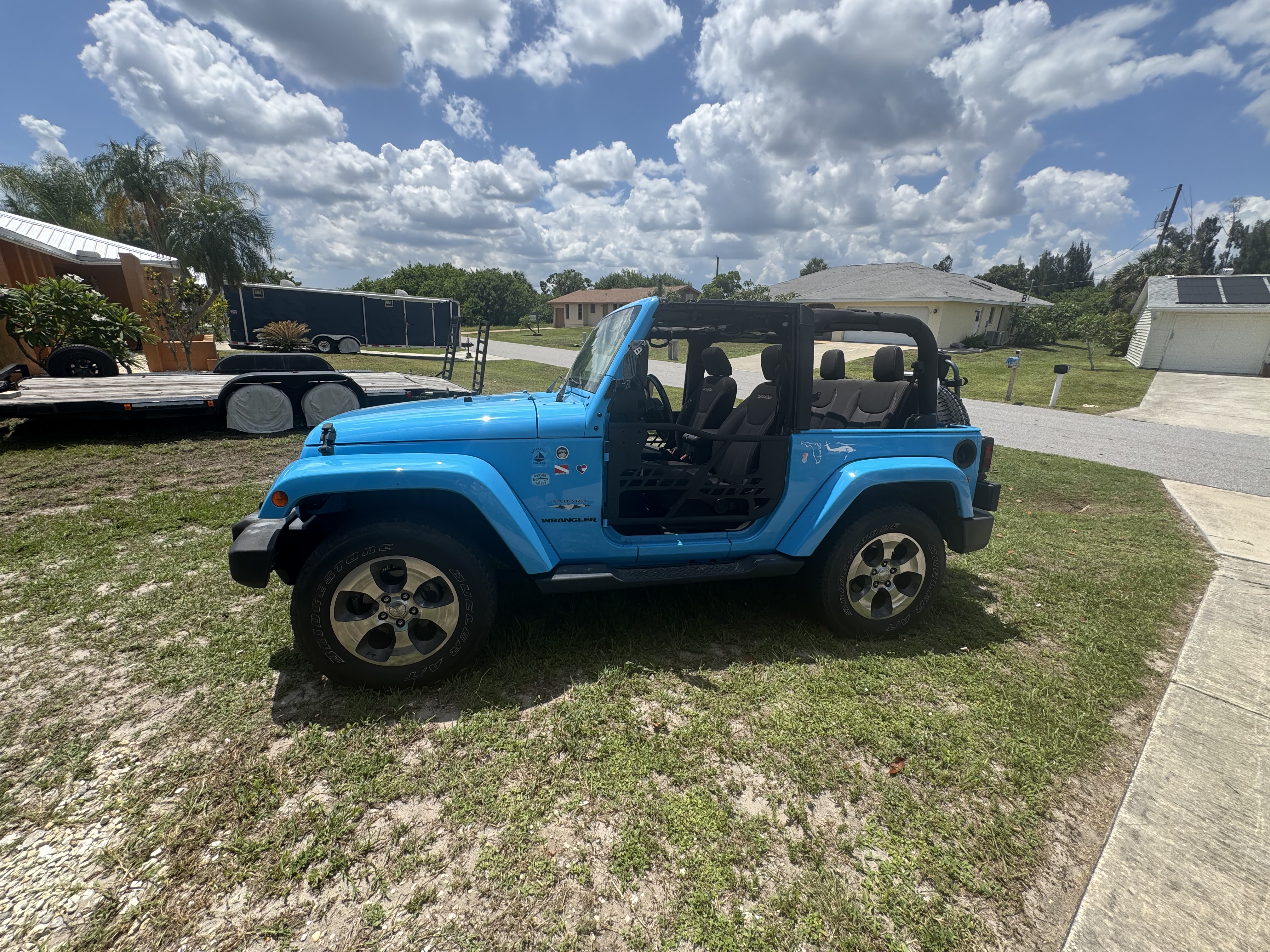 Used 2017 Jeep Wrangler Sahara w/ Connectivity Group AWD/4WD image 10