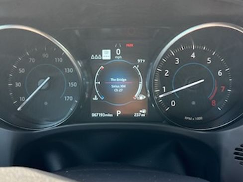 Used 2020 Jaguar F-PACE Premium image 6