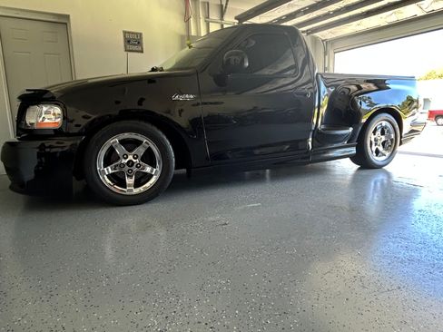 Used 2004 Ford F150 Lightning image 1