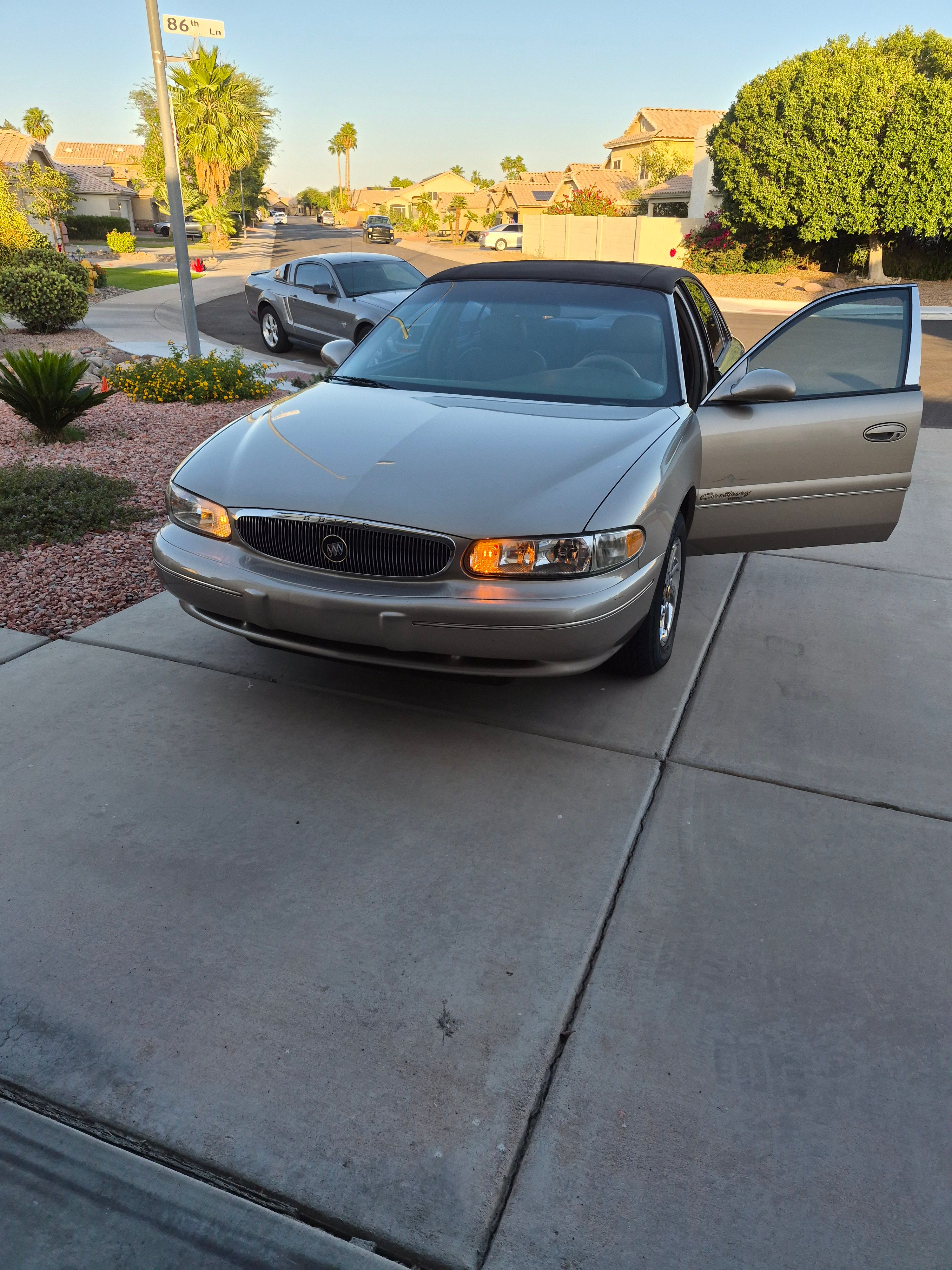 Used 2001 Buick Century Limited FWD image 1