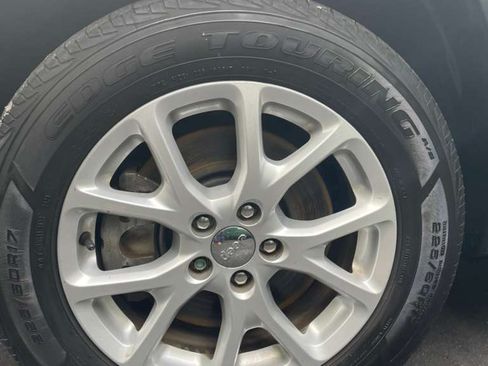 Used 2017 Jeep Cherokee Latitude image 12