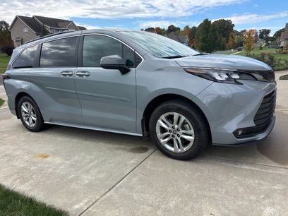 Used 2022 Toyota Sienna XLE Woodland Edition