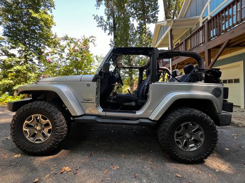 Used 2007 Jeep Wrangler Sahara AWD/4WD image 6