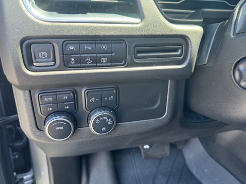 Used 2023 Chevrolet Suburban Z71 w/ Luxury Package AWD/4WD image 10