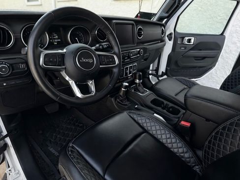 Used 2023 Jeep Wrangler Unlimited Sahara image 10