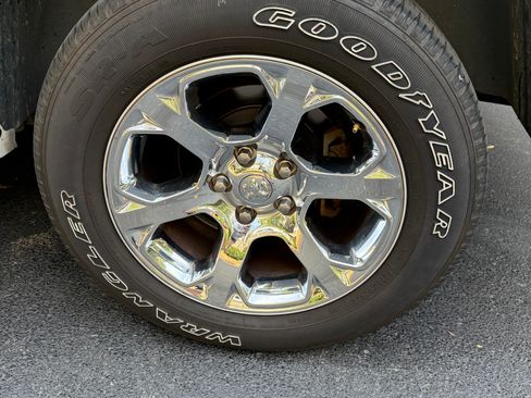 Used 2015 RAM 1500 Laramie w/ Convenience Group image 14