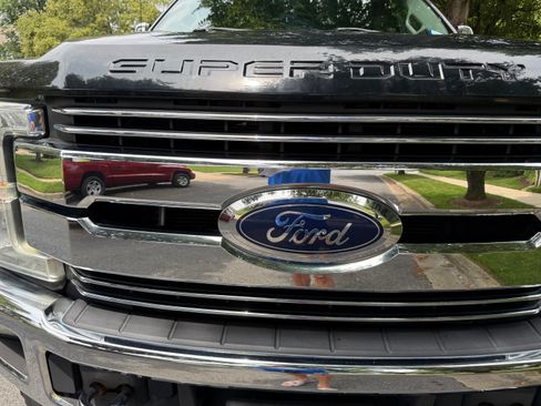 Used 2017 Ford F250 Lariat w/ Lariat Ultimate Package AWD/4WD image 16