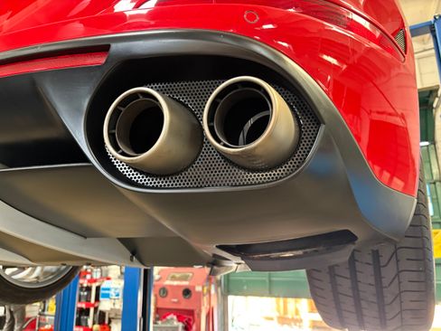 Used 2015 Ferrari California T RWD image 23