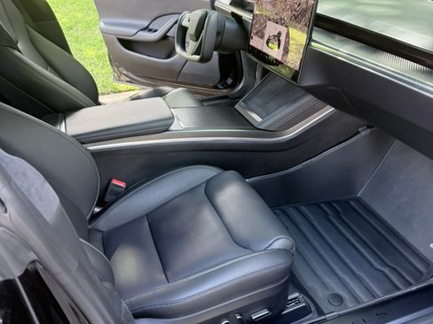 Used 2023 Tesla Model S Plaid image 10