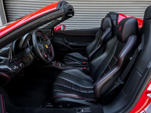 Used 2015 Ferrari 458 Spider image 20