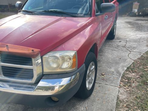 Used 2005 Dodge Dakota SLT image 2
