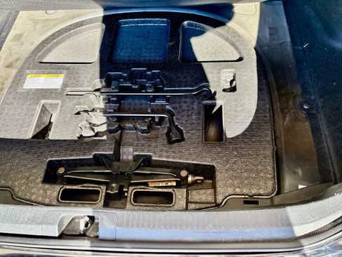 Used 2018 Toyota Camry XLE image 13