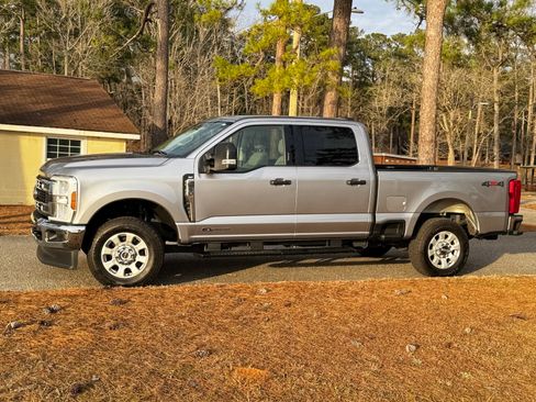 Used 2024 Ford F250 XLT image 4