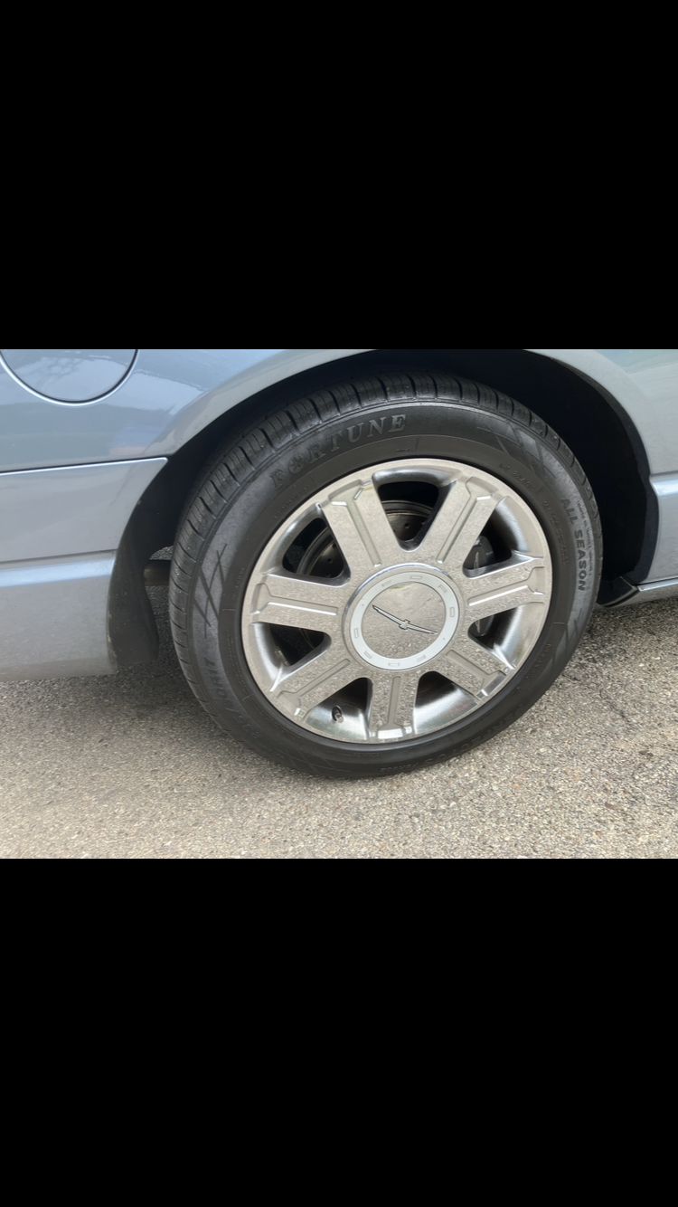 Used 2005 Ford Thunderbird RWD image 9
