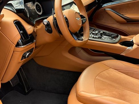 Used 2025 Aston Martin DBX 707 image 5