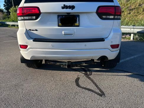 Used 2017 Jeep Grand Cherokee Altitude AWD/4WD image 8