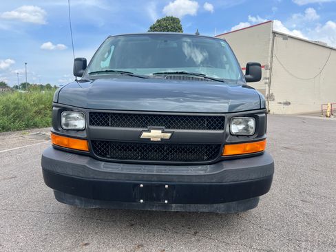 Used 2017 Chevrolet Express 2500 LS RWD image 10