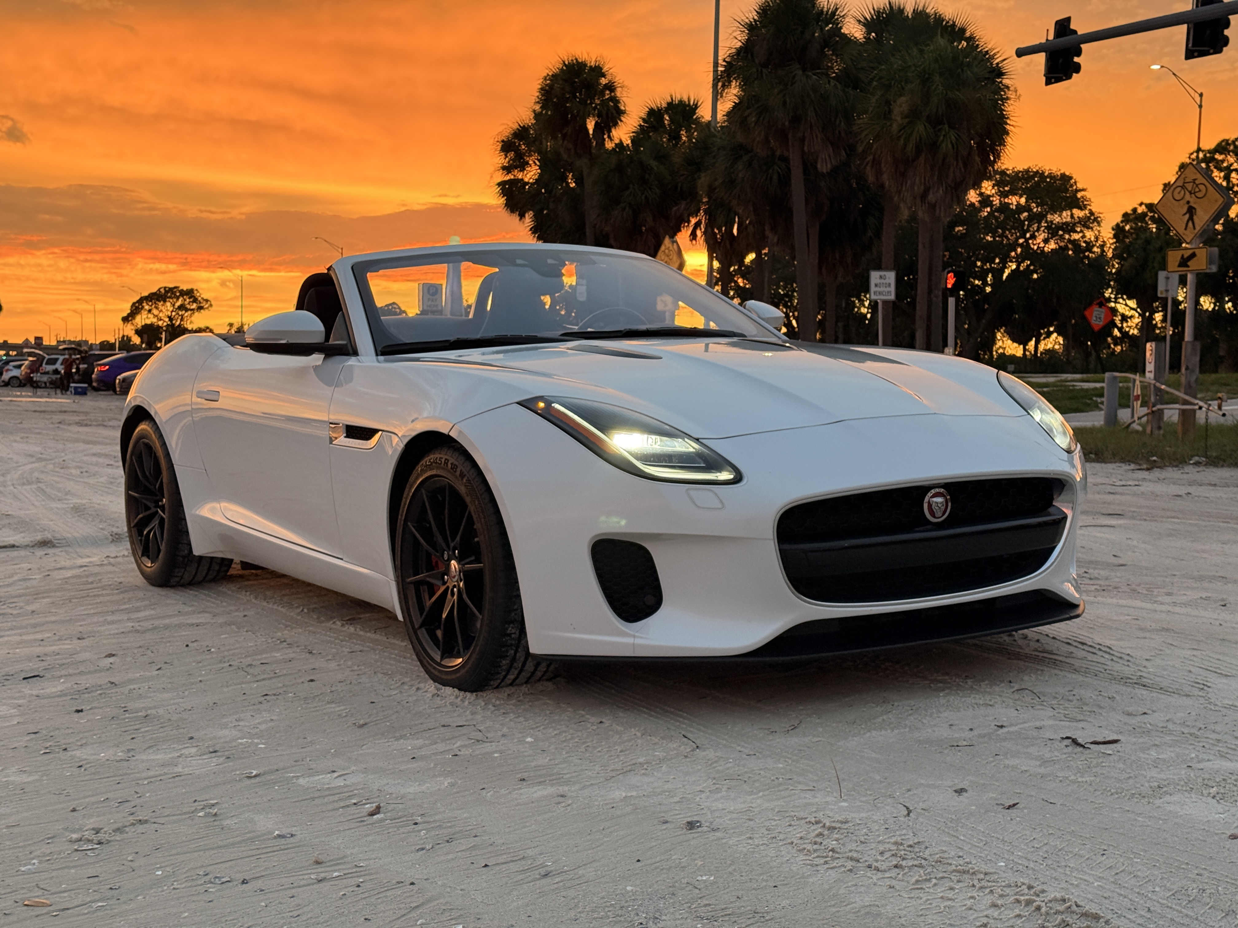 Used 2018 Jaguar F-TYPE Convertible RWD image 6