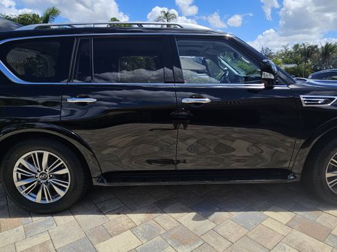 Used 2021 INFINITI QX80 Luxe w/ All-Season Package image 1
