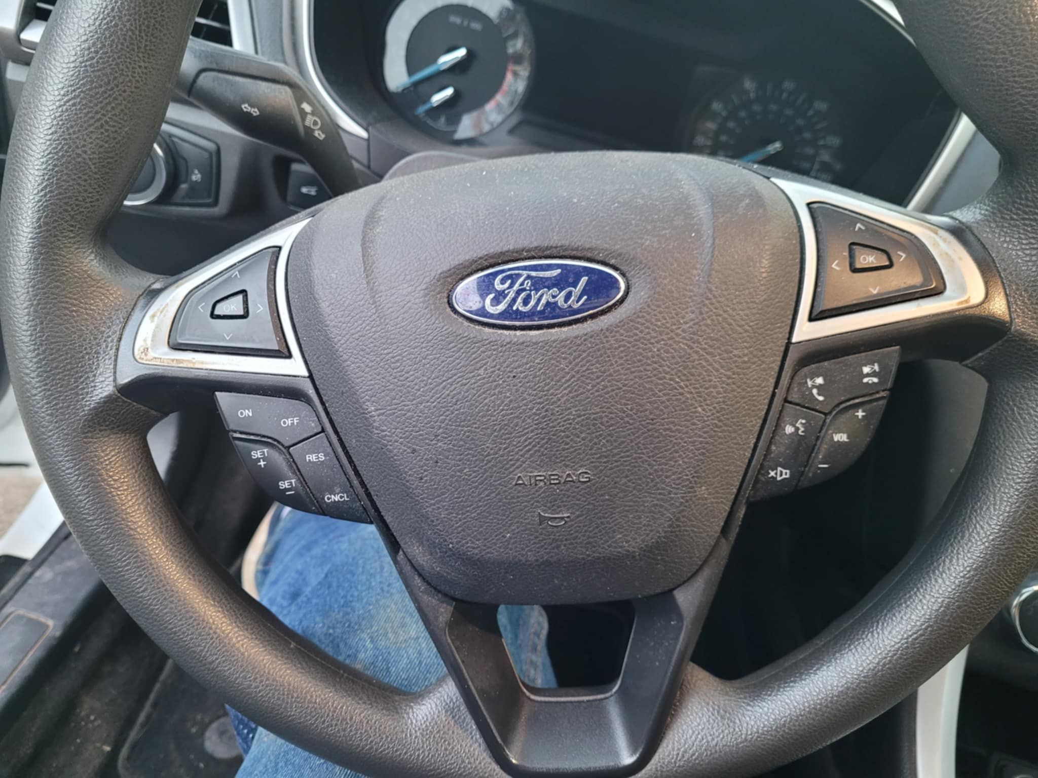 Used 2016 Ford Fusion SE FWD image 12